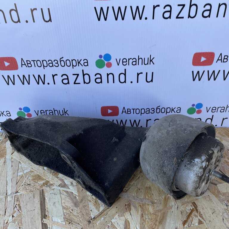 Кронштейн двигателя и подушка Volkswagen Passat B5+